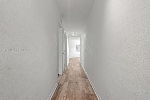 Condo in Miami Beach, Florida, 1 bedroom  № 2048458 - photo 4