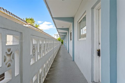 Condo in Miami Beach, Florida, 1 bedroom  № 2048458 - photo 3