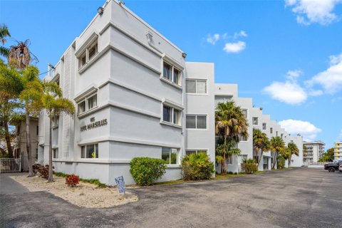 Condo in Miami Beach, Florida, 1 bedroom  № 2048458 - photo 2