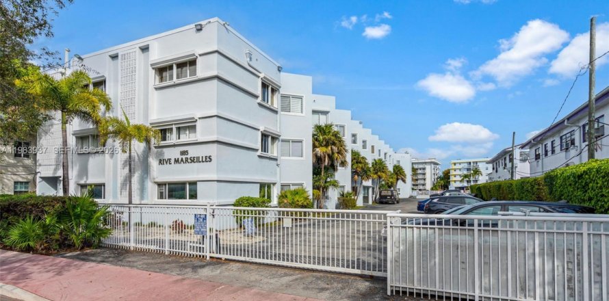 Condo in Miami Beach, Florida, 1 bedroom  № 2048458