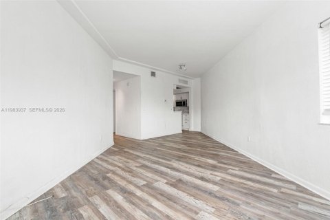 Condo in Miami Beach, Florida, 1 bedroom  № 2048458 - photo 7