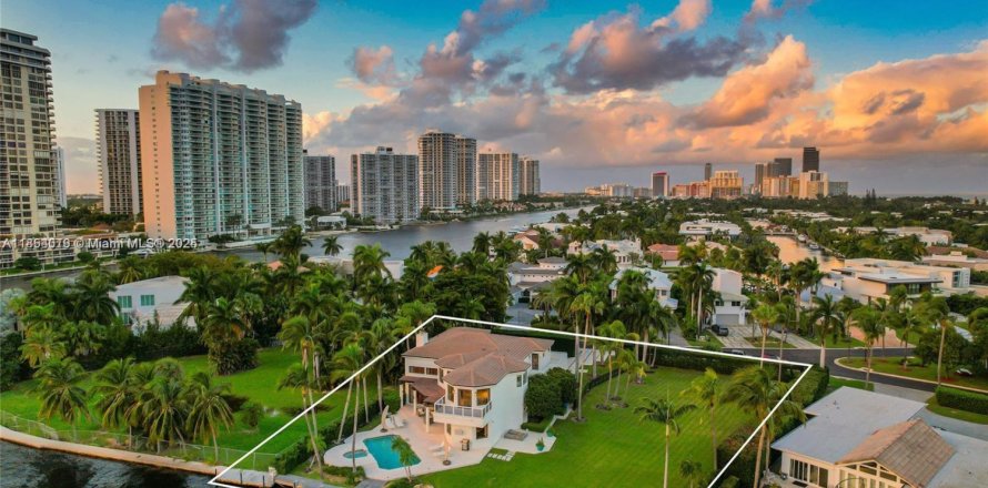 Villa ou maison à Golden Beach, Floride 6 chambres, 452.34 m2 № 1872459