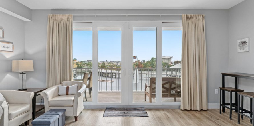 Condo in Panama City Beach, Florida, 1 bedroom  № 562068