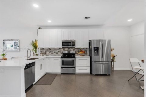 Снять в аренду виллу или дом в Дирфилд-Бич, Флорида 3 спальни, 128.95м2, № 2003824 - фото 8