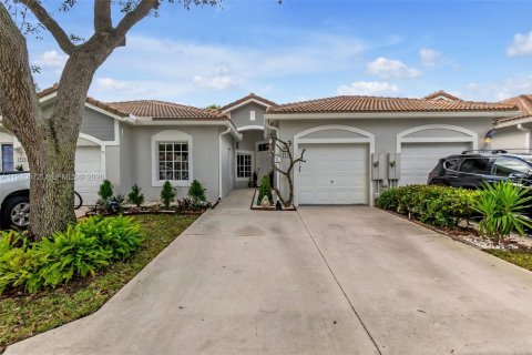 Дом в Дирфилд-Бич, Флорида 3 спальни, 128.95м2 № 2003824