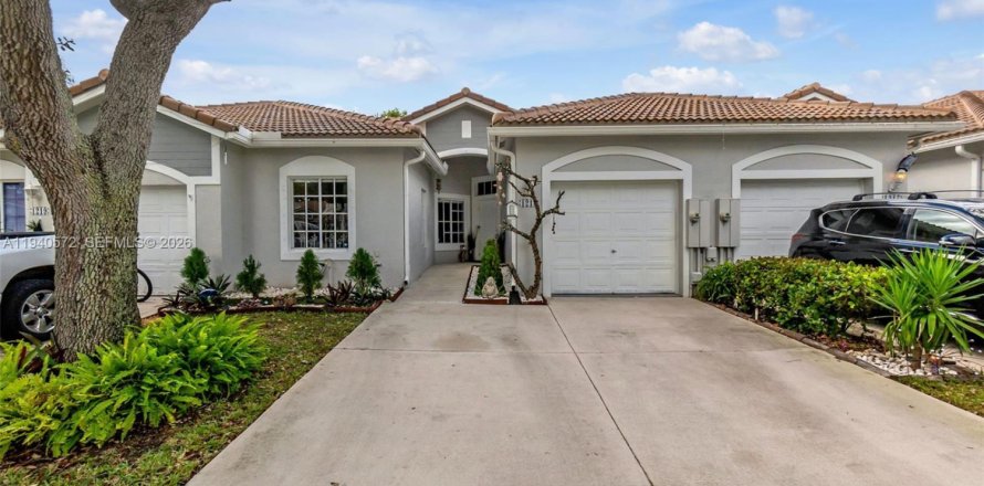 Дом в Дирфилд-Бич, Флорида 3 спальни, 128.95м2 № 2003824