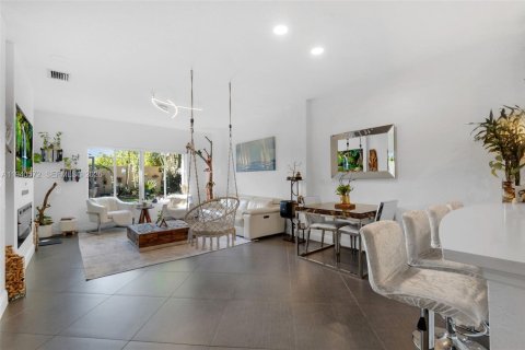 Снять в аренду виллу или дом в Дирфилд-Бич, Флорида 3 спальни, 128.95м2, № 2003824 - фото 2