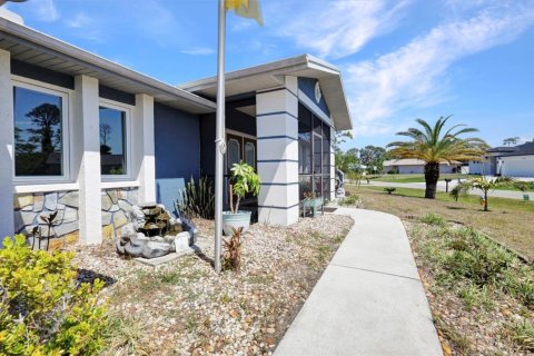 House in North Port, Florida 4 bedrooms, 222.04 sq.m. № 1642409 - photo 4