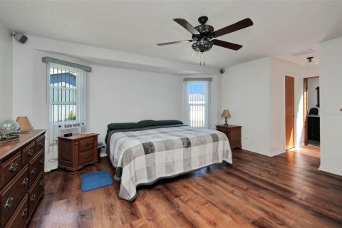 House in North Port, Florida 4 bedrooms, 222.04 sq.m. № 1642409 - photo 9