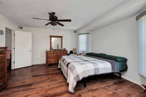 House in North Port, Florida 4 bedrooms, 222.04 sq.m. № 1642409 - photo 11