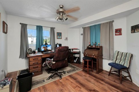 House in North Port, Florida 4 bedrooms, 222.04 sq.m. № 1642409 - photo 15