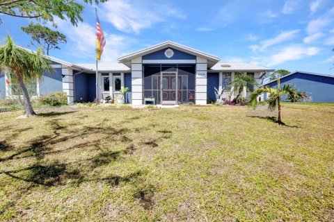 House in North Port, Florida 4 bedrooms, 222.04 sq.m. № 1642409 - photo 2