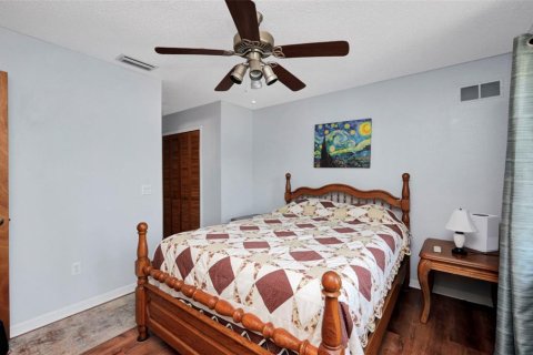 House in North Port, Florida 4 bedrooms, 222.04 sq.m. № 1642409 - photo 22