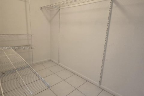 Condominio en venta en Miami, Florida, 3 dormitorios, 92.25 m2 № 1948212 - foto 19