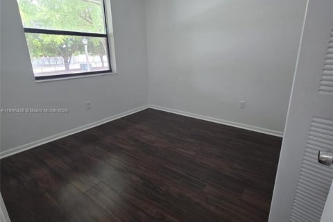 Condominio en venta en Miami, Florida, 3 dormitorios, 92.25 m2 № 1948212 - foto 23