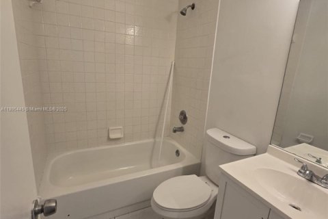 Condominio en venta en Miami, Florida, 3 dormitorios, 92.25 m2 № 1948212 - foto 22