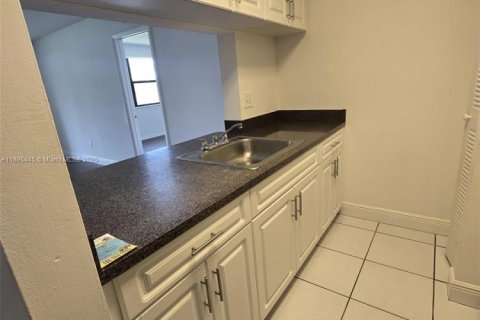 Condominio en venta en Miami, Florida, 3 dormitorios, 92.25 m2 № 1948212 - foto 10