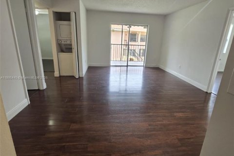 Condominio en venta en Miami, Florida, 3 dormitorios, 92.25 m2 № 1948212 - foto 2