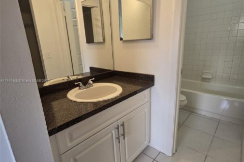 Condominio en venta en Miami, Florida, 3 dormitorios, 92.25 m2 № 1948212 - foto 17