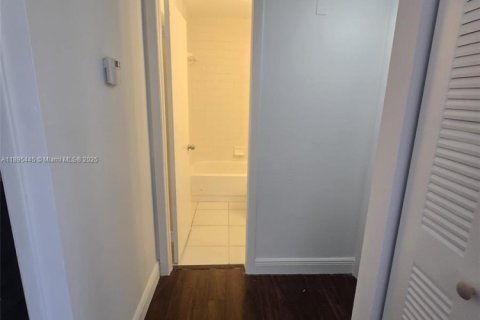Condominio en venta en Miami, Florida, 3 dormitorios, 92.25 m2 № 1948212 - foto 21