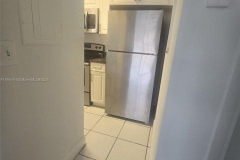 Condominio en venta en Miami, Florida, 3 dormitorios, 92.25 m2 № 1948212 - foto 8