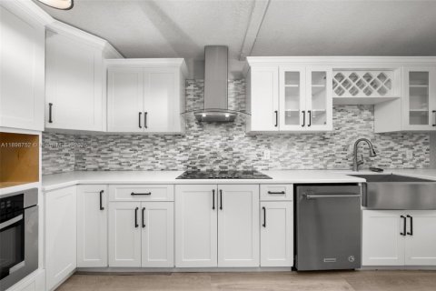 House in Sebring, Florida 3 bedrooms № 1950586 - photo 8