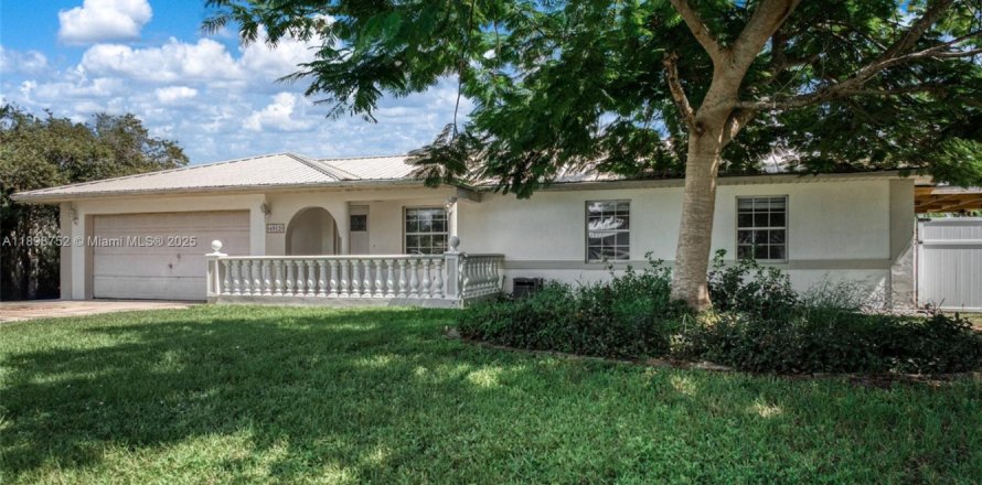 House in Sebring, Florida 3 bedrooms № 1950586