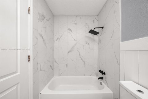 House in Sebring, Florida 3 bedrooms № 1950586 - photo 16