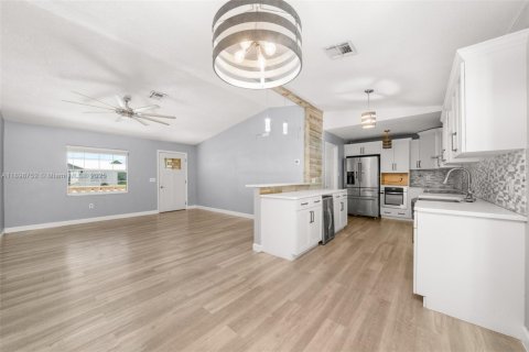 House in Sebring, Florida 3 bedrooms № 1950586 - photo 3