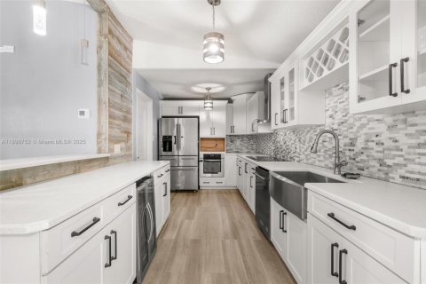 House in Sebring, Florida 3 bedrooms № 1950586 - photo 5