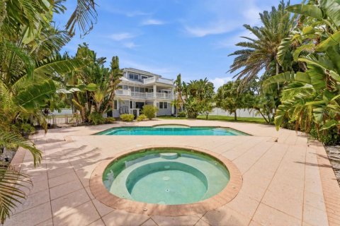 Casa en venta en Clearwater, Florida, 7 dormitorios, 671.03 m2 № 2283608 - foto 4