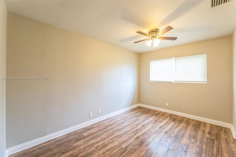 Casa en venta en Hallandale Beach, Florida, 2 dormitorios, 124.67 m2 № 1846105 - foto 11