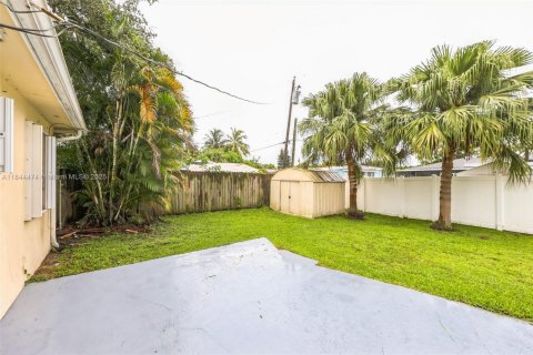 Casa en venta en Hallandale Beach, Florida, 2 dormitorios, 124.67 m2 № 1846105 - foto 17