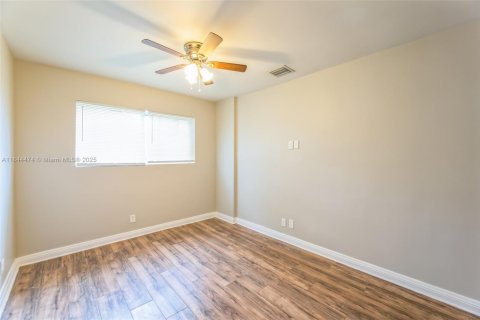 Casa en venta en Hallandale Beach, Florida, 2 dormitorios, 124.67 m2 № 1846105 - foto 12