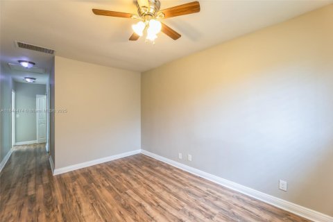 Casa en venta en Hallandale Beach, Florida, 2 dormitorios, 124.67 m2 № 1846105 - foto 13