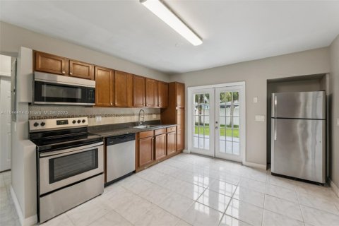 Casa en venta en Hallandale Beach, Florida, 2 dormitorios, 124.67 m2 № 1846105 - foto 4