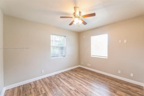 Casa en venta en Hallandale Beach, Florida, 2 dormitorios, 124.67 m2 № 1846105 - foto 15
