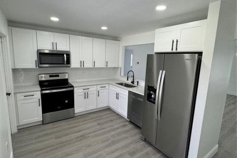 House in Kissimmee, Florida 3 bedrooms, 127.46 sq.m. № 1716644 - photo 5