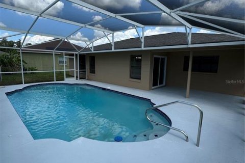 House in Kissimmee, Florida 3 bedrooms, 127.46 sq.m. № 1716644 - photo 15