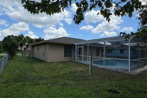 House in Kissimmee, Florida 3 bedrooms, 127.46 sq.m. № 1716644 - photo 18