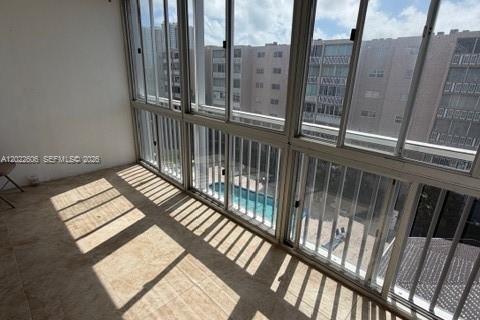 Condominio en venta en Hallandale Beach, Florida, 2 dormitorios, 101.45 m2 № 2243995 - foto 6