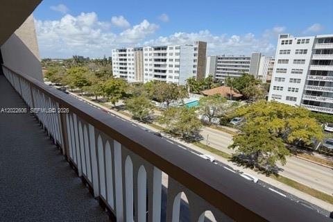 Condominio en venta en Hallandale Beach, Florida, 2 dormitorios, 101.45 m2 № 2243995 - foto 4