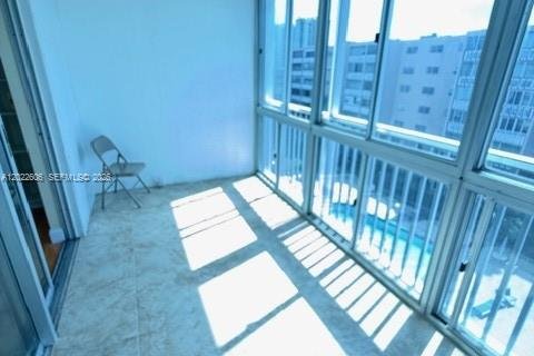 Condominio en venta en Hallandale Beach, Florida, 2 dormitorios, 101.45 m2 № 2243995 - foto 5