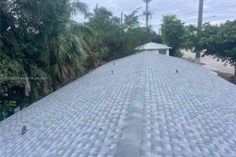 House in Hollywood, Florida 3 bedrooms, 189.52 sq.m. № 1934666 - photo 2