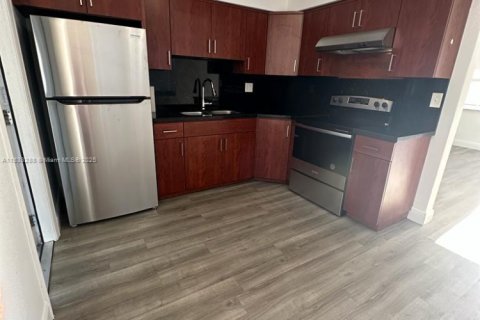 House in Hollywood, Florida 3 bedrooms, 189.52 sq.m. № 1934666 - photo 4