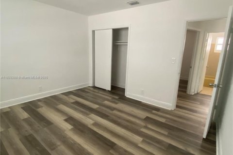 House in Hollywood, Florida 3 bedrooms, 189.52 sq.m. № 1934666 - photo 14