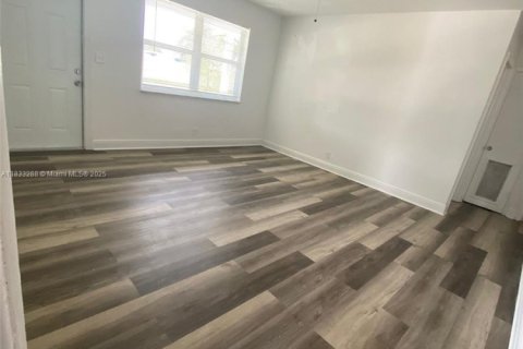 House in Hollywood, Florida 3 bedrooms, 189.52 sq.m. № 1934666 - photo 6