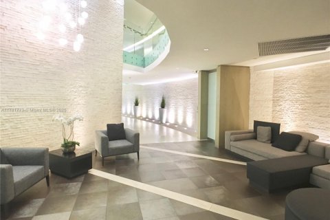 Condo in Miami, Florida, 2 bedrooms  № 1980616 - photo 4