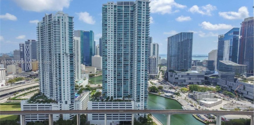 Condo in Miami, Florida, 2 bedrooms  № 1980616
