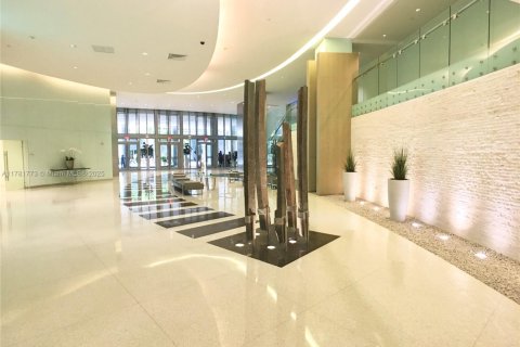 Condo in Miami, Florida, 2 bedrooms  № 1980616 - photo 3